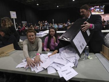 Валутните пазари реагираха бурно секунди след новината за победата на Джонсън