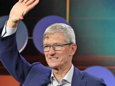 Десетилетието на Apple с Тим Кук: Невероятно, но без блокбастъри
