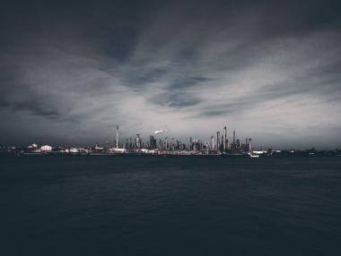 Петролът е напът към най-голямото си поскъпване от 3 години насам