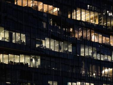 Ползи и рискове от извънредния труд в България