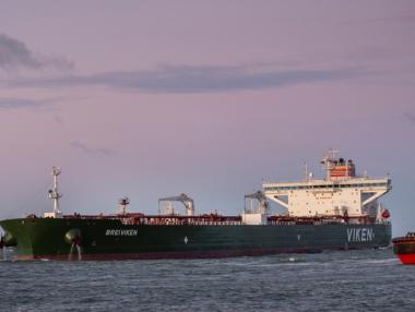 Китайският вирус потопи цените на петрола с още 2.5%