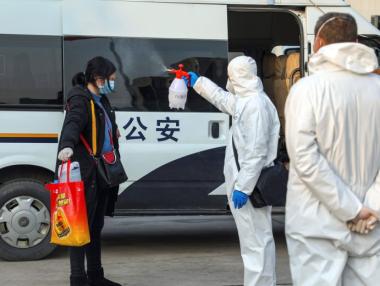 Стотици медици в Хонконг не отидоха на работа заради коронавируса