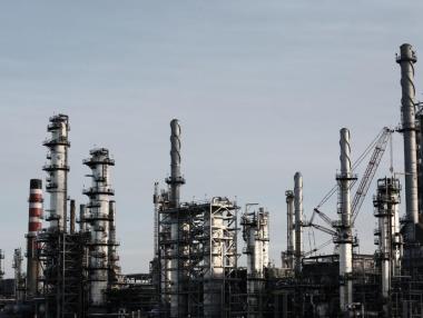 Цените на петрола отскочиха от едногодишното дъно