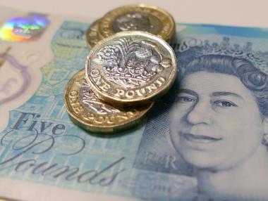 Паундът изпраща първата седмица след Brexit при 1.5-месечно дъно