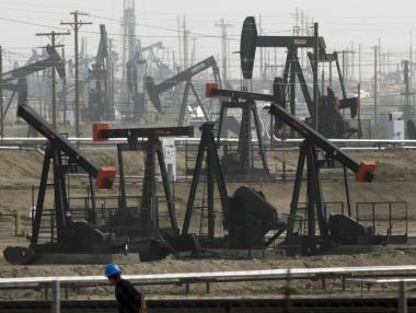 Цените на петрола се понижават заради опасения за търсенето