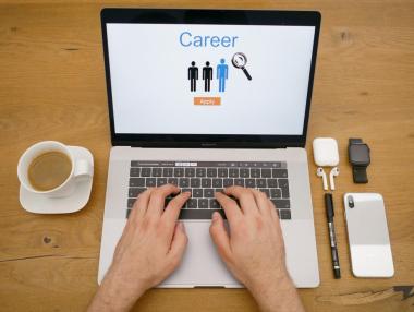 Как да останете мотивирани, докато търсите нова работа