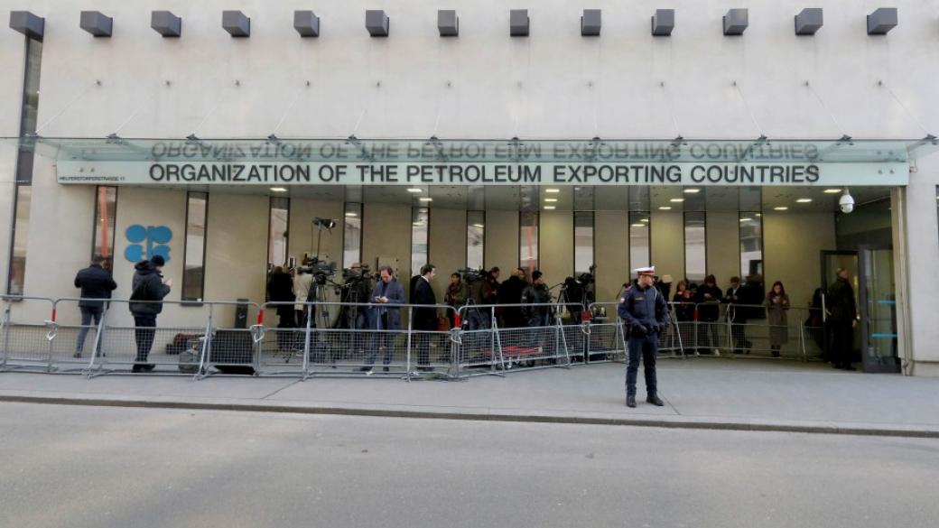 Провалът на преговорите в ОПЕК+ срина още цените на петрола