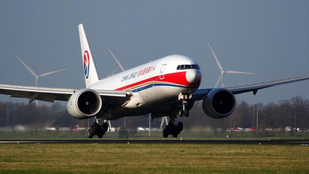 Китайските авиокомпании загубиха $3 млрд. долара само за месец