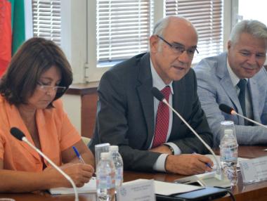 КЕВР предлага от април парното да поевтинее с до 25%