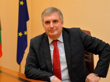 Ивайло Калфин: Борисов от страх не отпуска пари в помощ на бизнеса