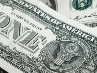 Мерките на Фед тласкат долара надолу