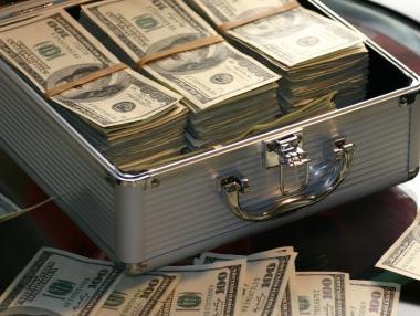 Въпрос за $90 трилиона: Как да върнем хората на работа?