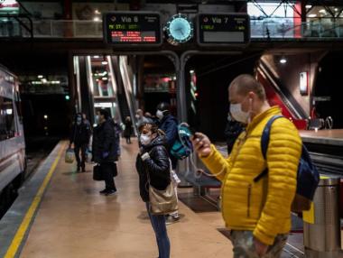 Испания пуска на работа хората от производството и строителството