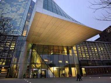 ЕЦБ ще купува държавни и корпоративни облигации с оценка „боклук“