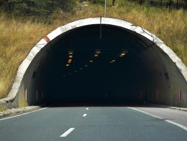 Три чужди и четири български фирми искат да строят тунела под Шипка