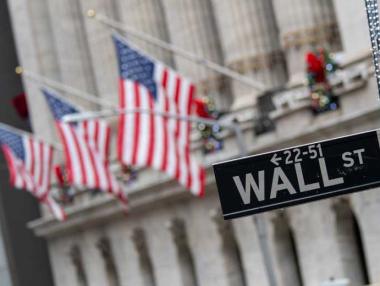 Wall Street  продължава да се лута между новините за отваряне на икономиката и безработицата