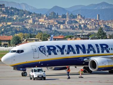 Ryanair засега няма да задължава пътниците да са с маски на борда