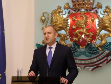 Румен Радев оспорва в КС безсрочността на извънредната обстановка