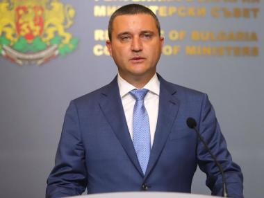 Горанов предлага да има държавни бензиностанции