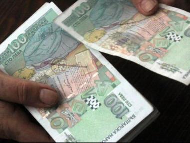 Средният осигурителен доход тръгна надолу през март