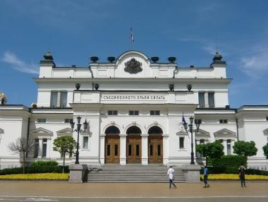 Парламентът ще гласува предложението за 9% ДДС