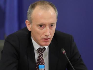 МОН има за цел до 2027 г. цялото учебно съдържание да стане безплатно онлайн