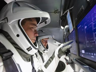 SpaceX успя да изпрати астронавти в космоса