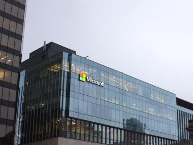 Microsoft заменя 50 журналисти с робот