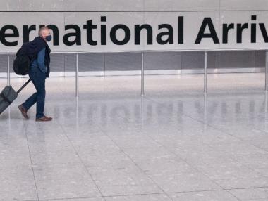 Лондон препоръча само чекиран багаж при летене