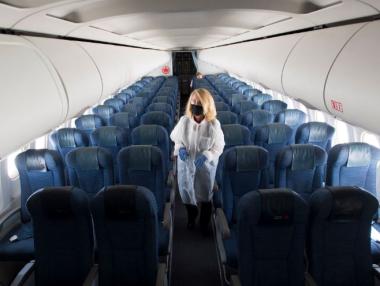 Авиокомпаниите забраняват алкохола в отговор на Covid-19