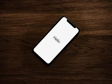 4 от най-продаваните 5 премиум смартфона са на една марка