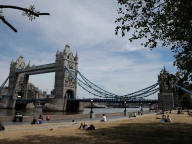 Лондон премахва карантината за пътуване до 75 държави