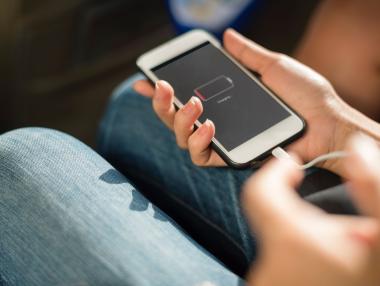 Samsung може да копира Apple и да продава телефони без зарядно