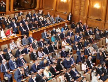 Парламентът набързо прие 9% ДДС за бирата, виното и фитнесите