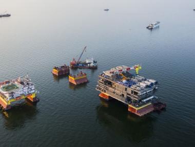 С близо 9% по-малко нефт преработи „Лукойл“