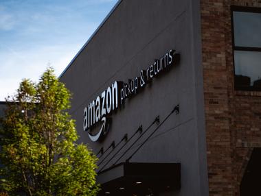 Търговците на дребно в САЩ започват борба с фалшивите стоки на Amazon
