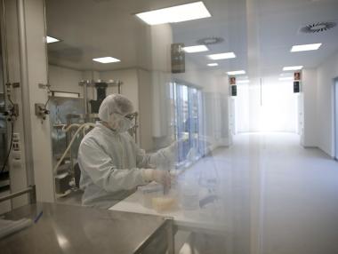ЕК сключи договор за 300 млн. COVID-ваксини с AstraZeneca