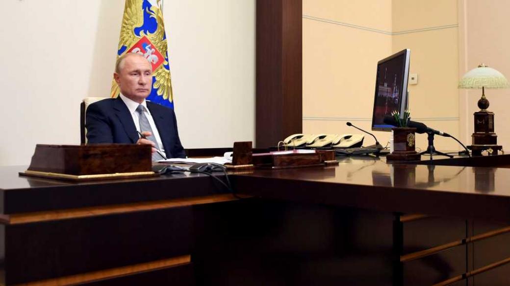 Сривът на рублата обърка плановете на Путин