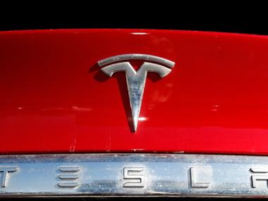 Защо не включват Tesla в индекса S&P 500?