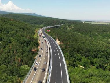 Намаляването на жертвите по пътищата очевидно тепърва предстои