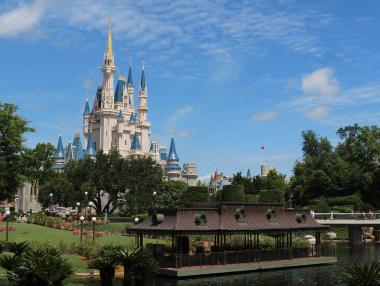 Walt Disney съкращава 28 000 служители в парковете си заради кризата