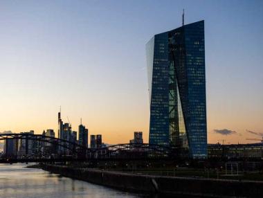 От днес EЦБ поема контрола върху 5 български банки