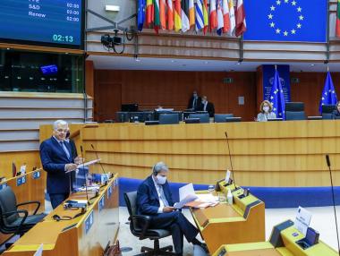 Евродепутатите искат работещ инструмент за спиране на еврофондове