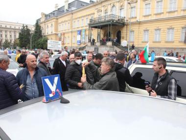Автоинструктури протестираха срещу идеята за изсветляване на бизнеса им