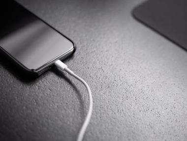 Първата услуга за наем на батерии SmartBox си партнира с Vivacom