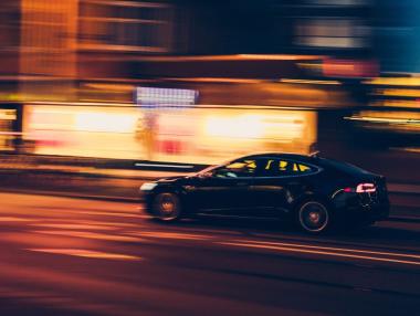 Mercedes залага на еволюцията след революцията на Tesla