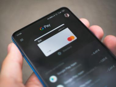 Услугата Google Pay официално стартира в България днес