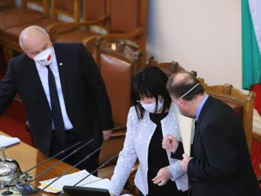 Депутатите приеха РЗИ да уведомява за карантина по телефон или SMS