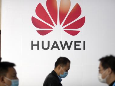 Huawei кърви и конкурентите стават все по-хищни