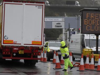 Изолацията на Великобритания показа хаоса на „твърдия“ Brexit